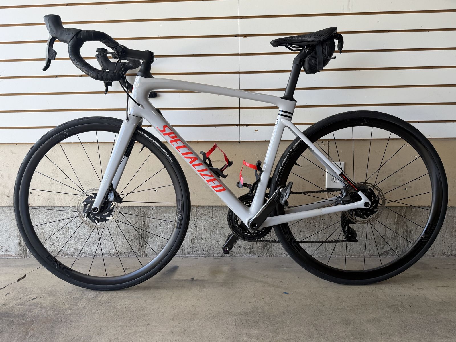 2021 Specialized Roubaix 56 cm (like new condition)