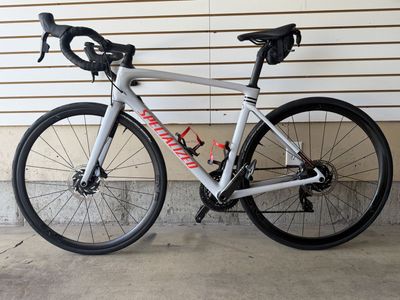 2021 Specialized Roubaix 56 cm (like new condition)