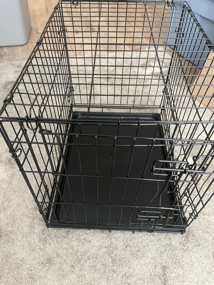 Wire dog crate