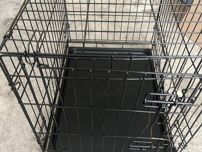 Wire dog crate