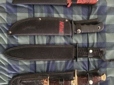 Lot of 4 Assorted Fixed Blade Knives with Sheaths MTech Survivor