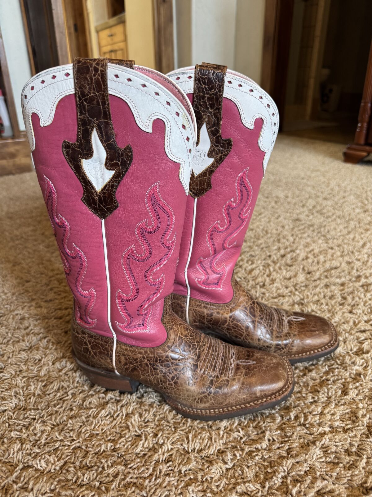 Ariat women’s cowgirl boots