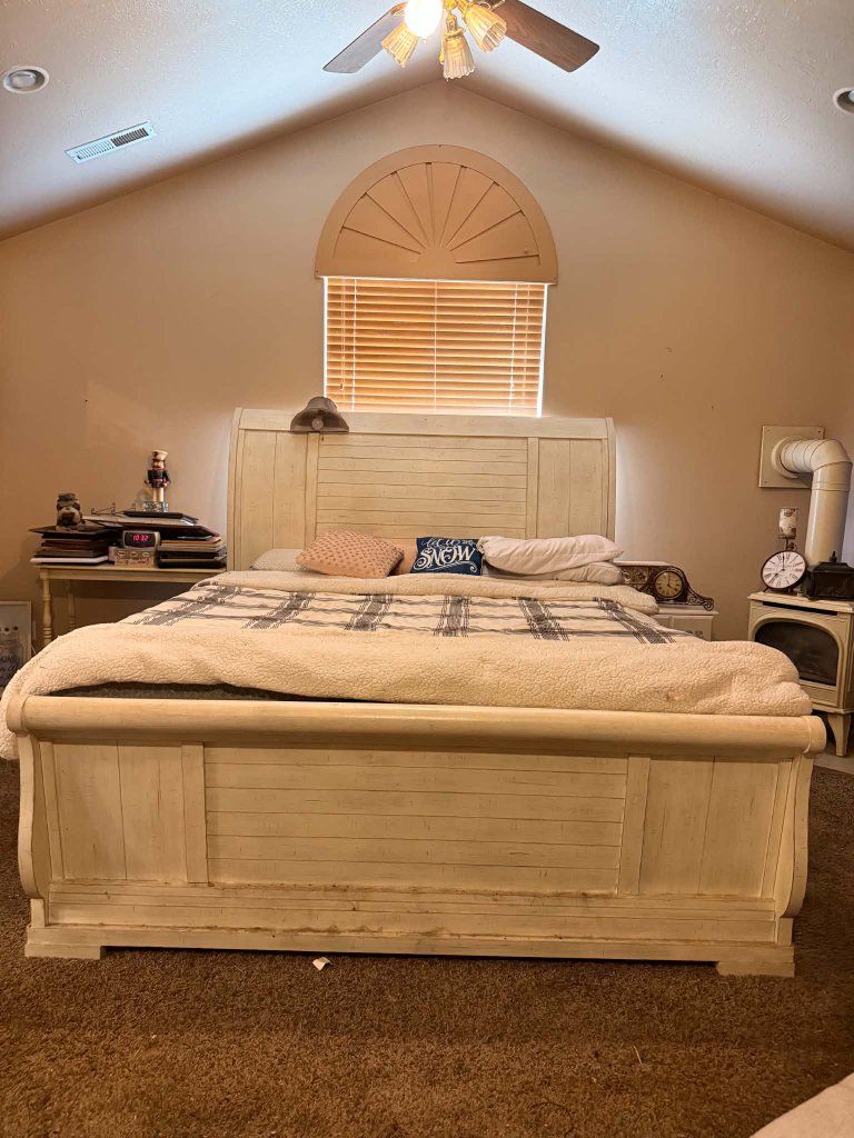 King Size Bed (Creme)