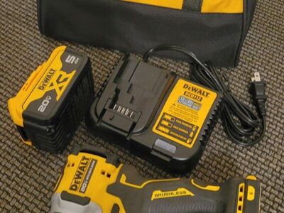 DeWalt 20V 1/4" Cordless Impact Kit