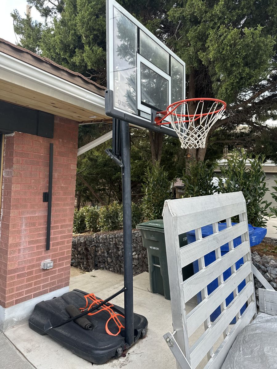 Lifetime 52 Portable Basketball Hoop