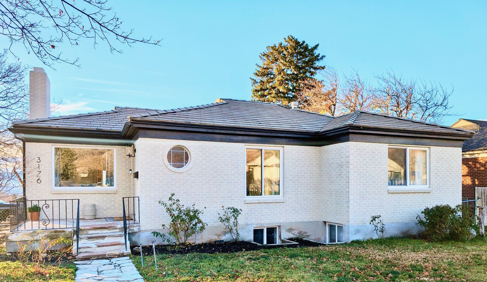 Spacious and Updated home in charming Canyon Rim neighborhood near Ski Resorts, Sleeps 10