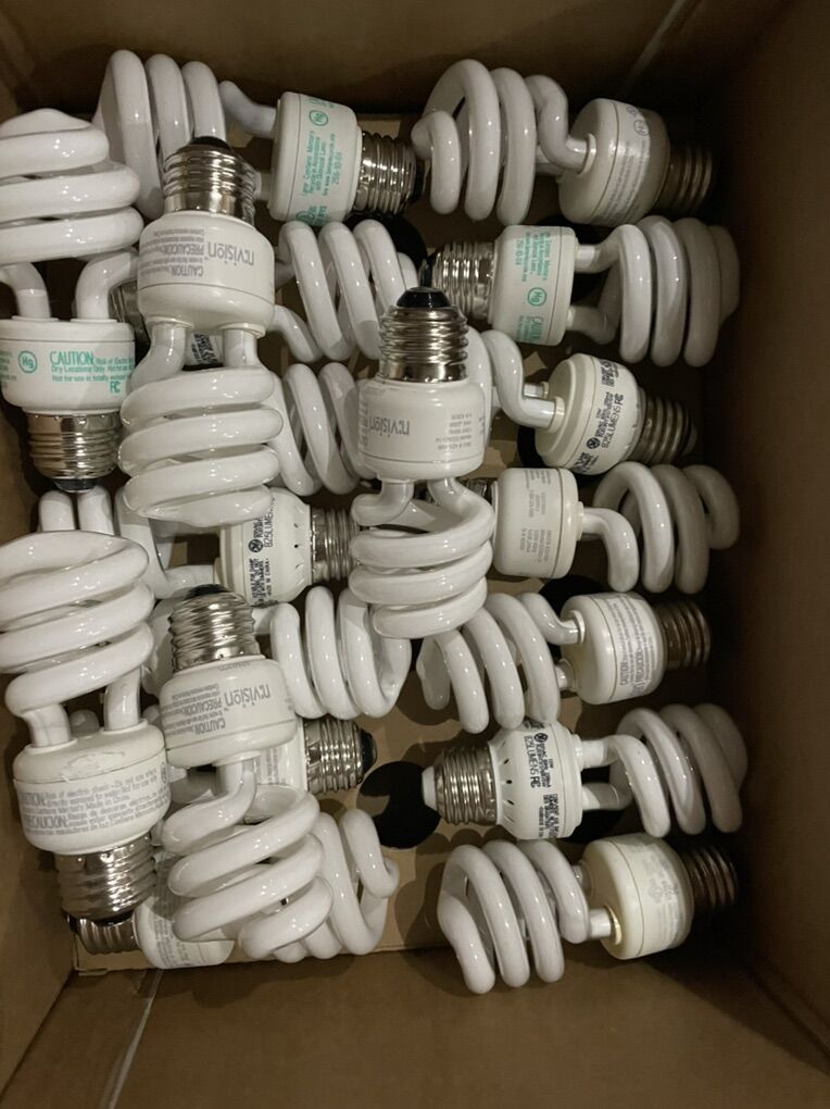 22 CFL 11W-14W Light Bulb For 60W Replacement