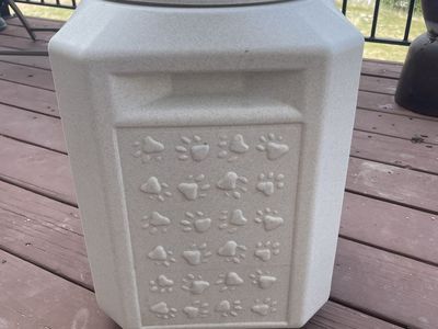 Airtight storage container