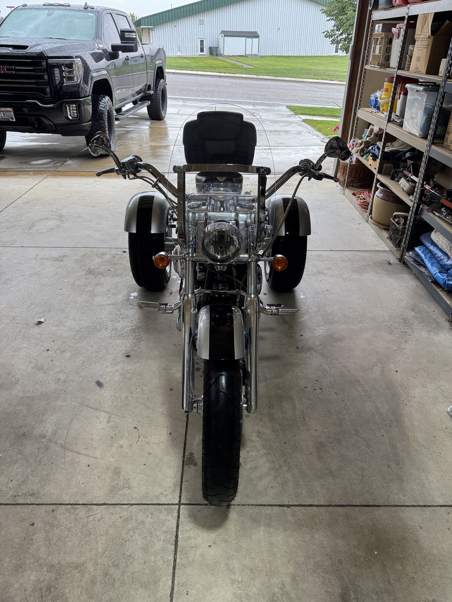 2003 Harley-Davidson 100 year anniversary dyna wide glide trike