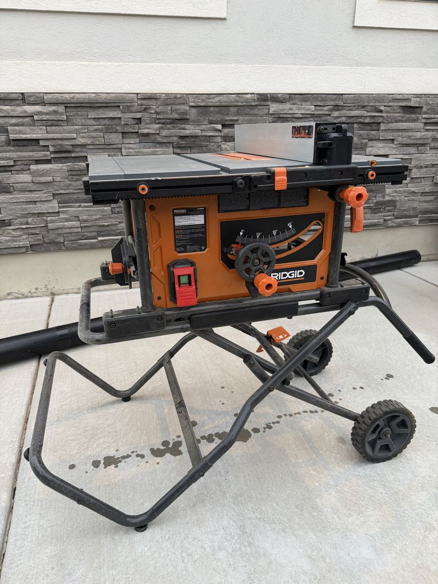 Ridgid R4550 10” Jobsite Table Saw with Folding Stand