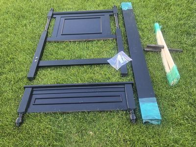 Twin bed frame for sale !!! Complete.