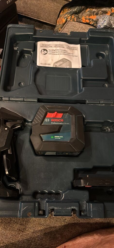 New Bosch Gll100-40g  100 Foot Green Laser Level