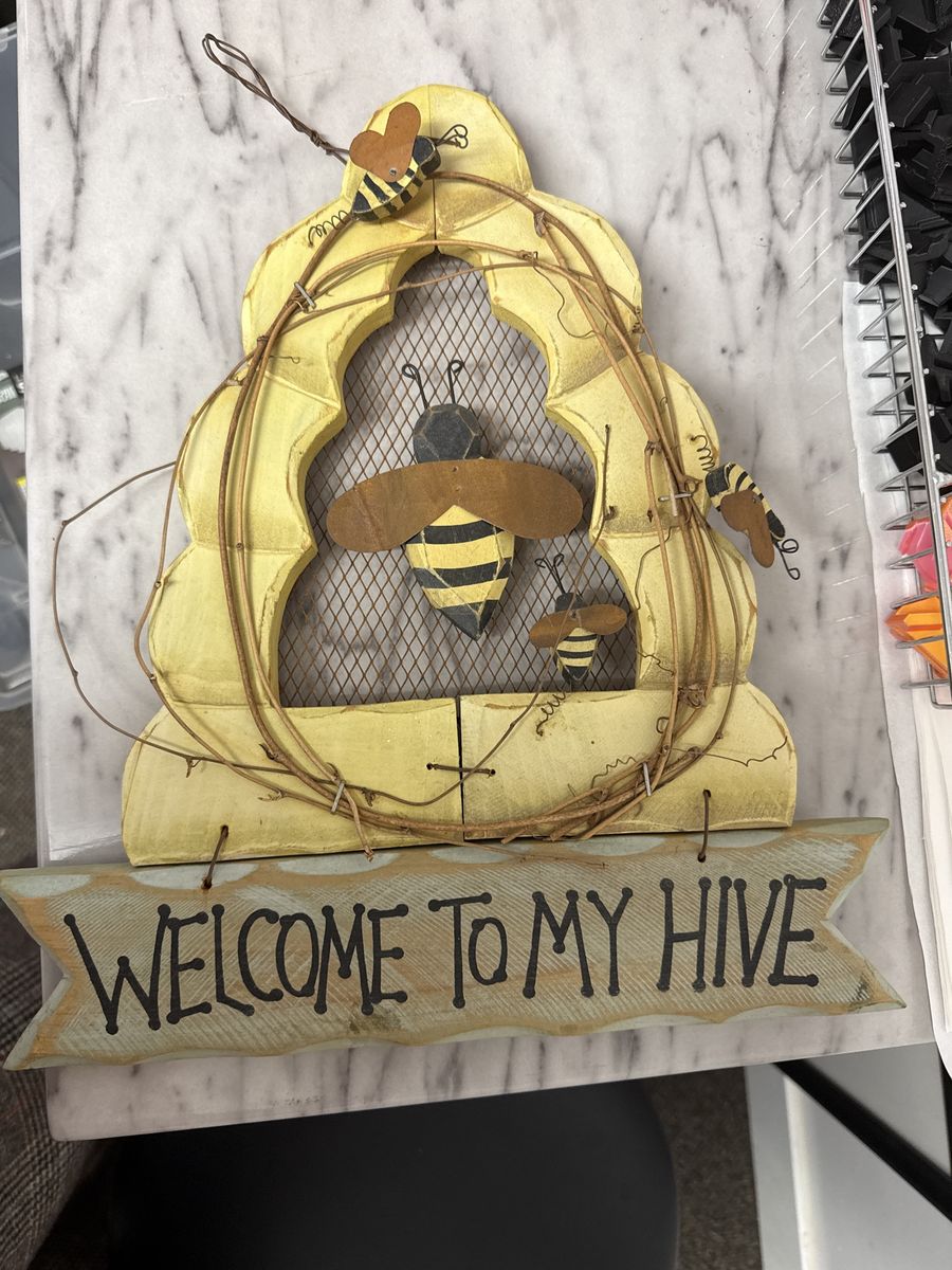 Beehive Welcome Sign