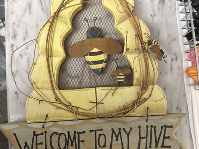 Beehive Welcome Sign