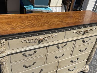 DRESSER 9 DRAWERS