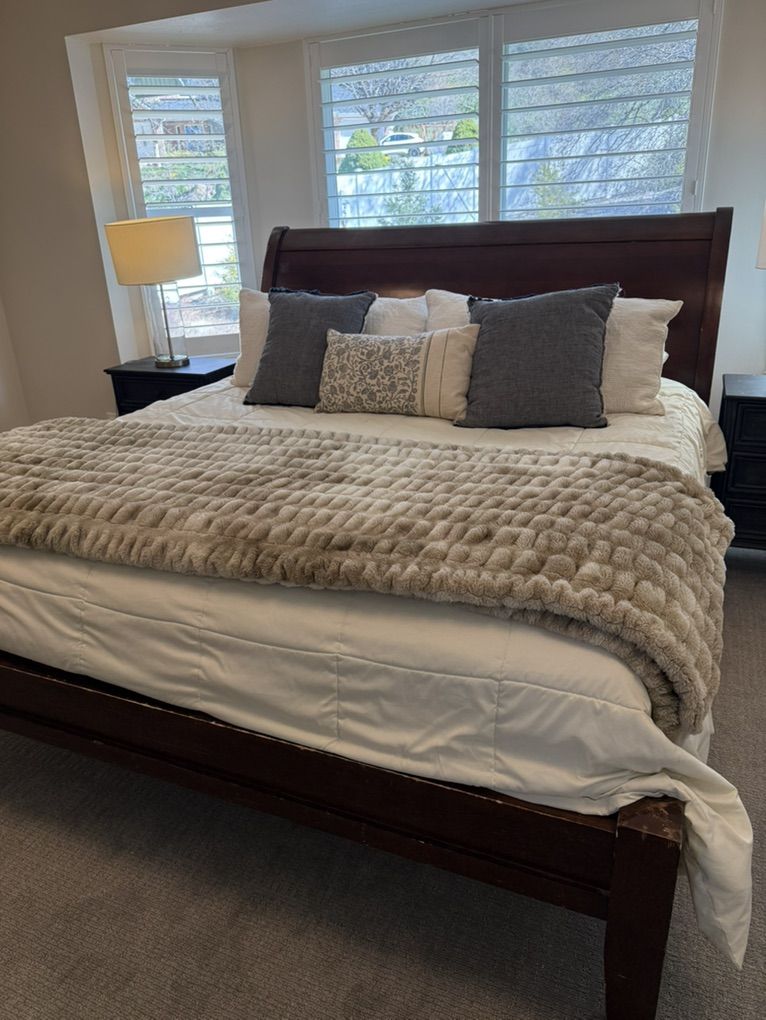 Wood Sleigh King Bed