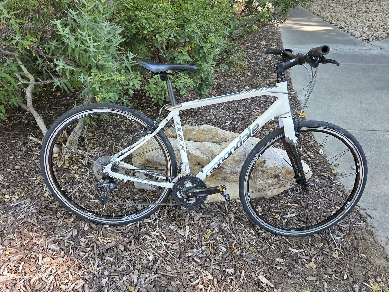 Cannondale Quick 3 Hybrid Bike