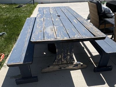 Picnic table