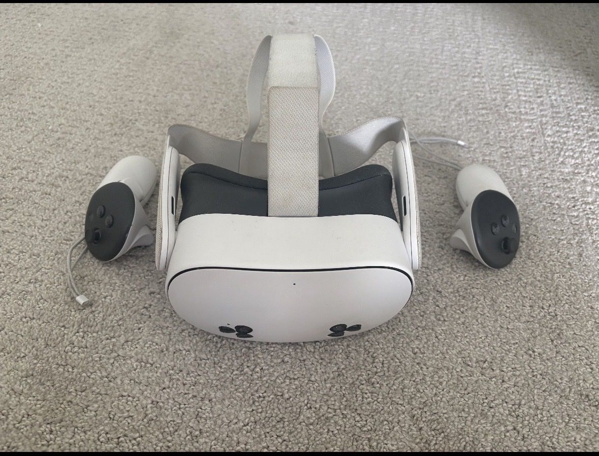 Meta Quest 3 VR Headset with Controllers - Used, Dead Pixel