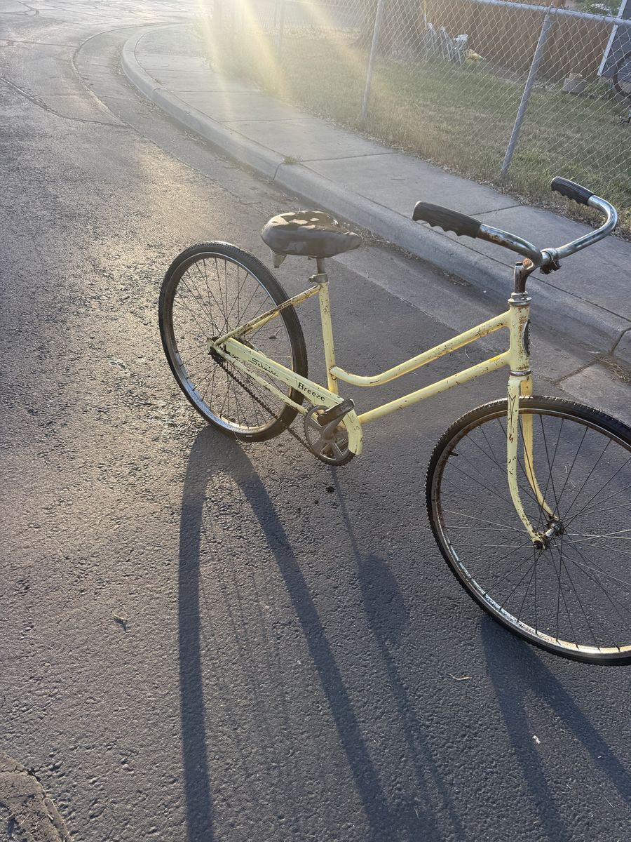 Vintage Breeze Single Speed Cruiser Bike - Yellow Women's Bicycle