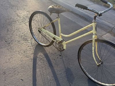 Vintage Breeze Single Speed Cruiser Bike - Yellow Women's Bicycle
