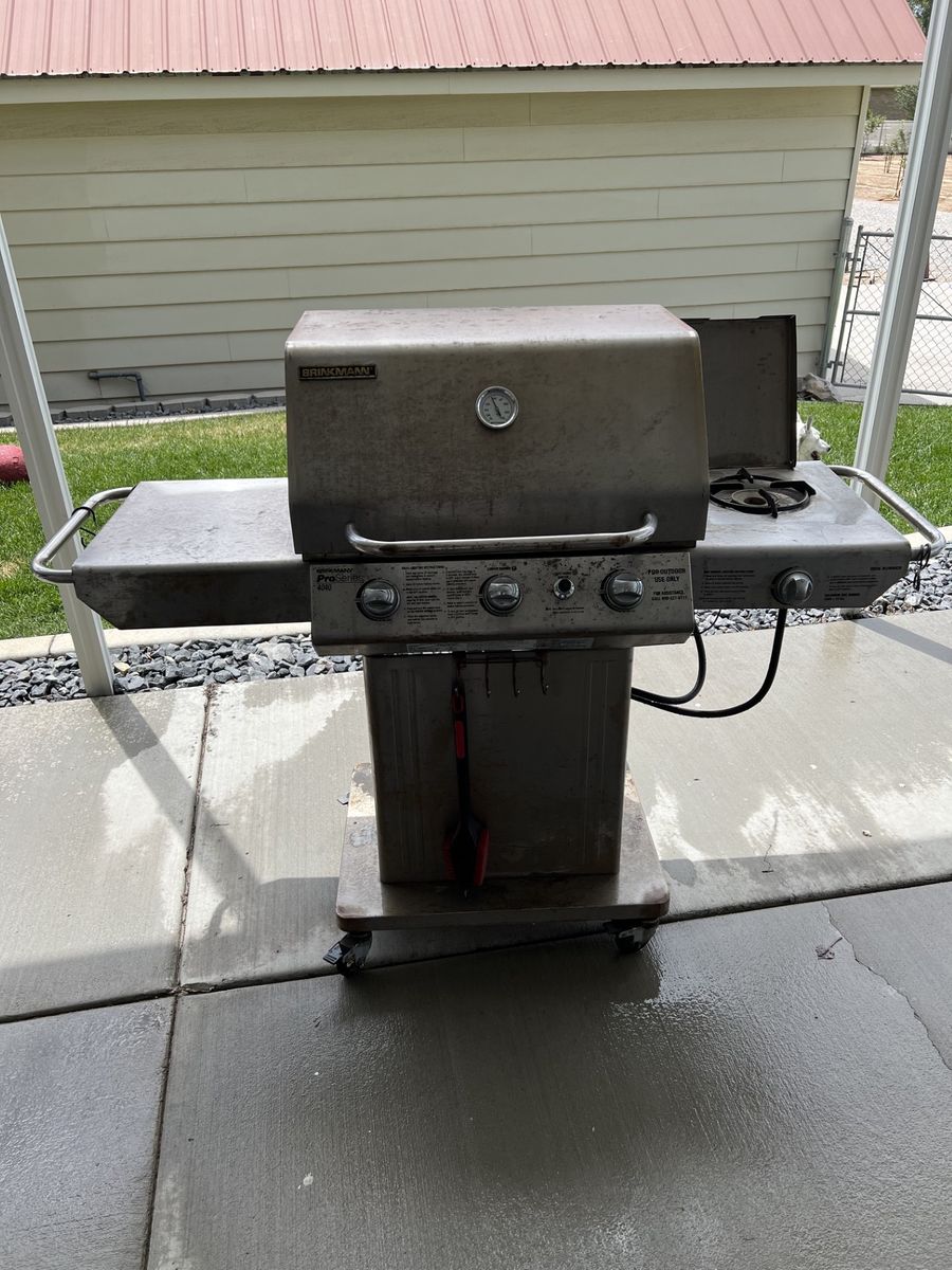 BBQ BrinkMann Pro Series 4040 with side burner, propane tank and the worn cover. Everything working.
