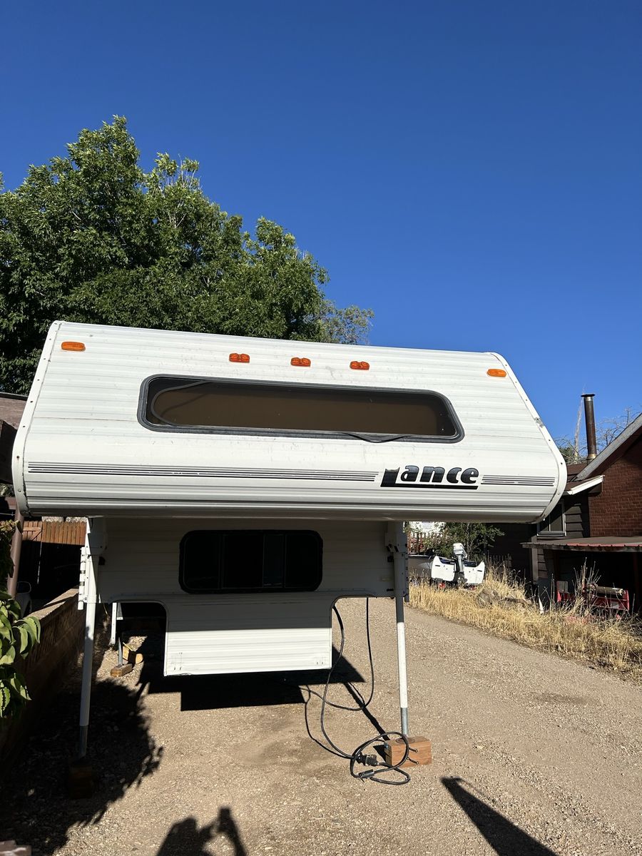1994 Lance 990 Camper
