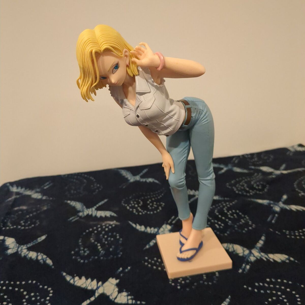 Android 18 figurine