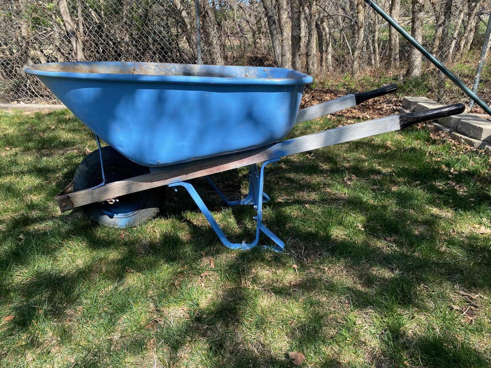 wheelbarrow wheel barrow, super big thick steel tub, Will last forever