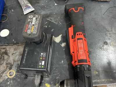 Snap-on CDRR7610 14.4V 3/8" Right Angle Drill with Charger and Batteries
