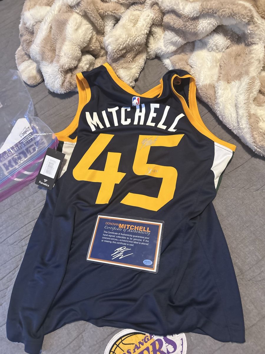 Adult Medium Signed Donovan Mitchell Jersey
