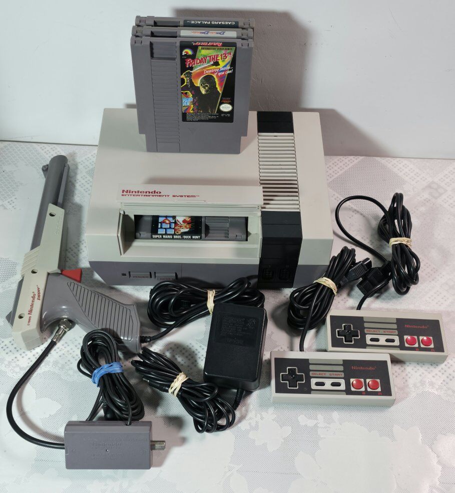 Nintendo NES System + 4 Games all Original.