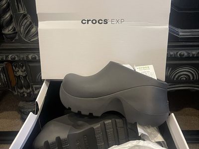 Crocs Hydra Clog (Size 7-Men / 9-Women)