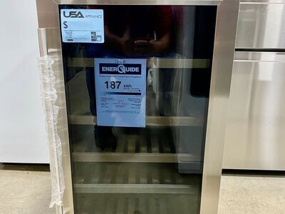 GE BEVERAGE CENTER WITH 125 CAN CAPACITY