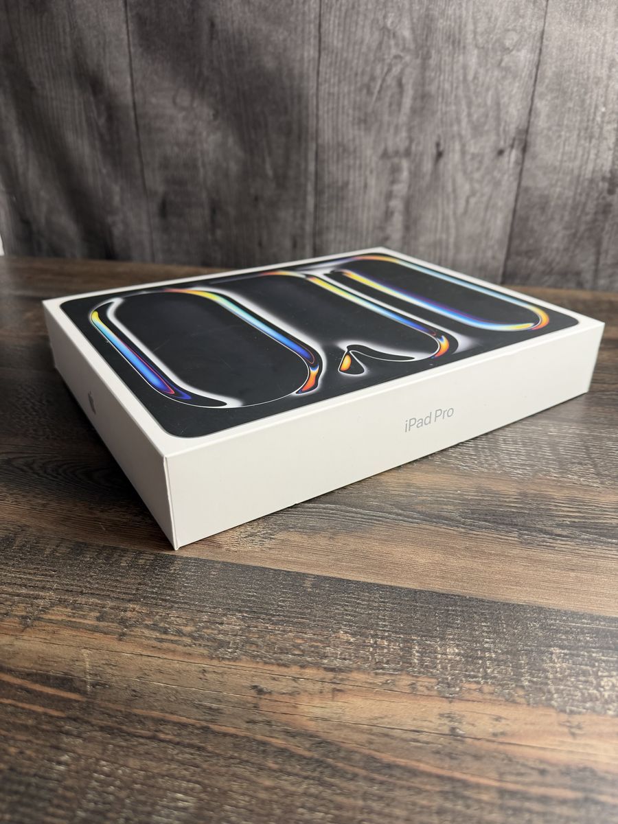 Apple iPad Pro 13” (M4, 1TB, Cellular) — Silver