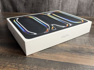 Apple iPad Pro 13” (M4, 1TB, Cellular) — Silver