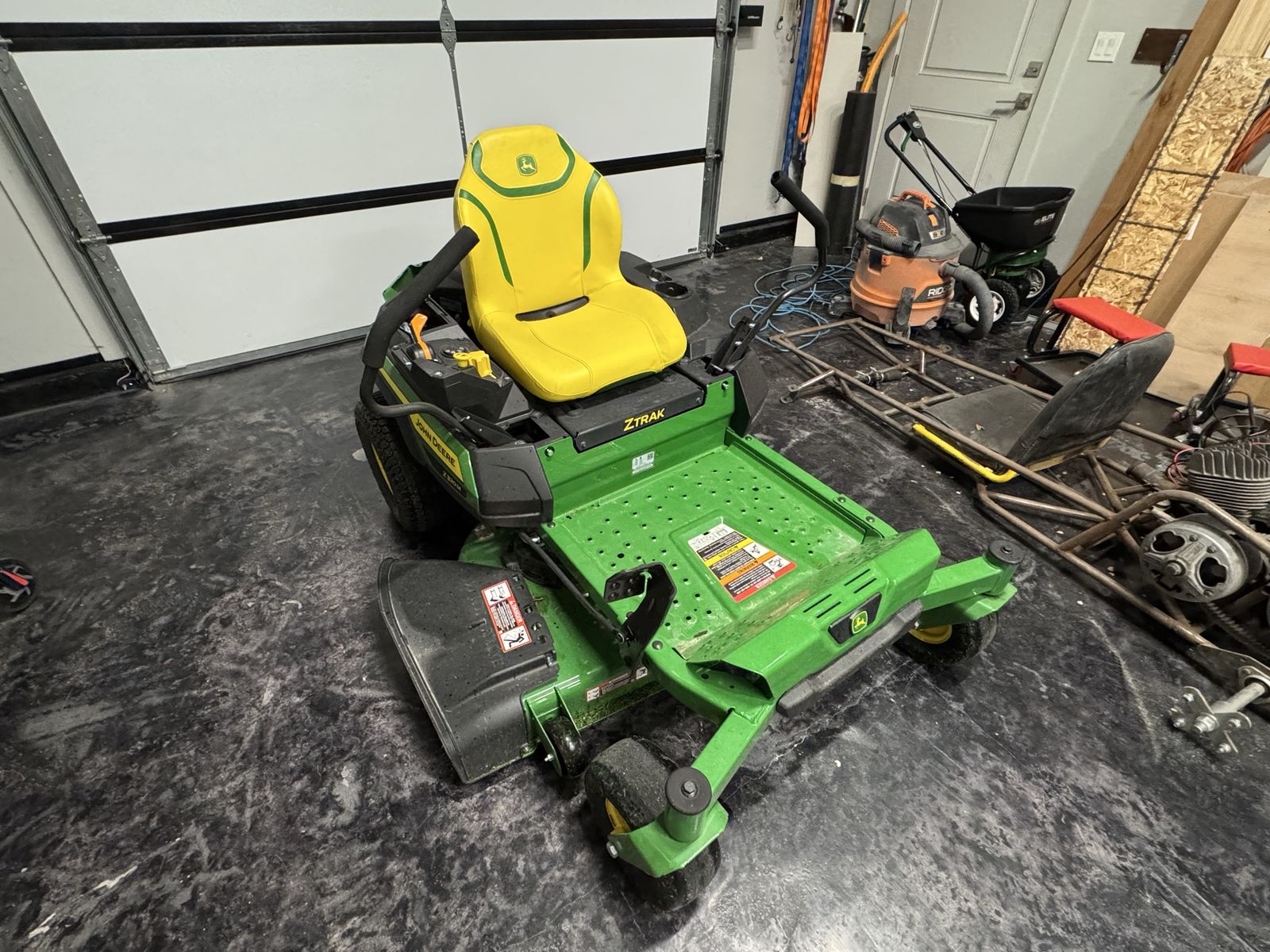 John Deere Z320M Zero Turn Mower. 16 hours! Located in Pleasant Grove.