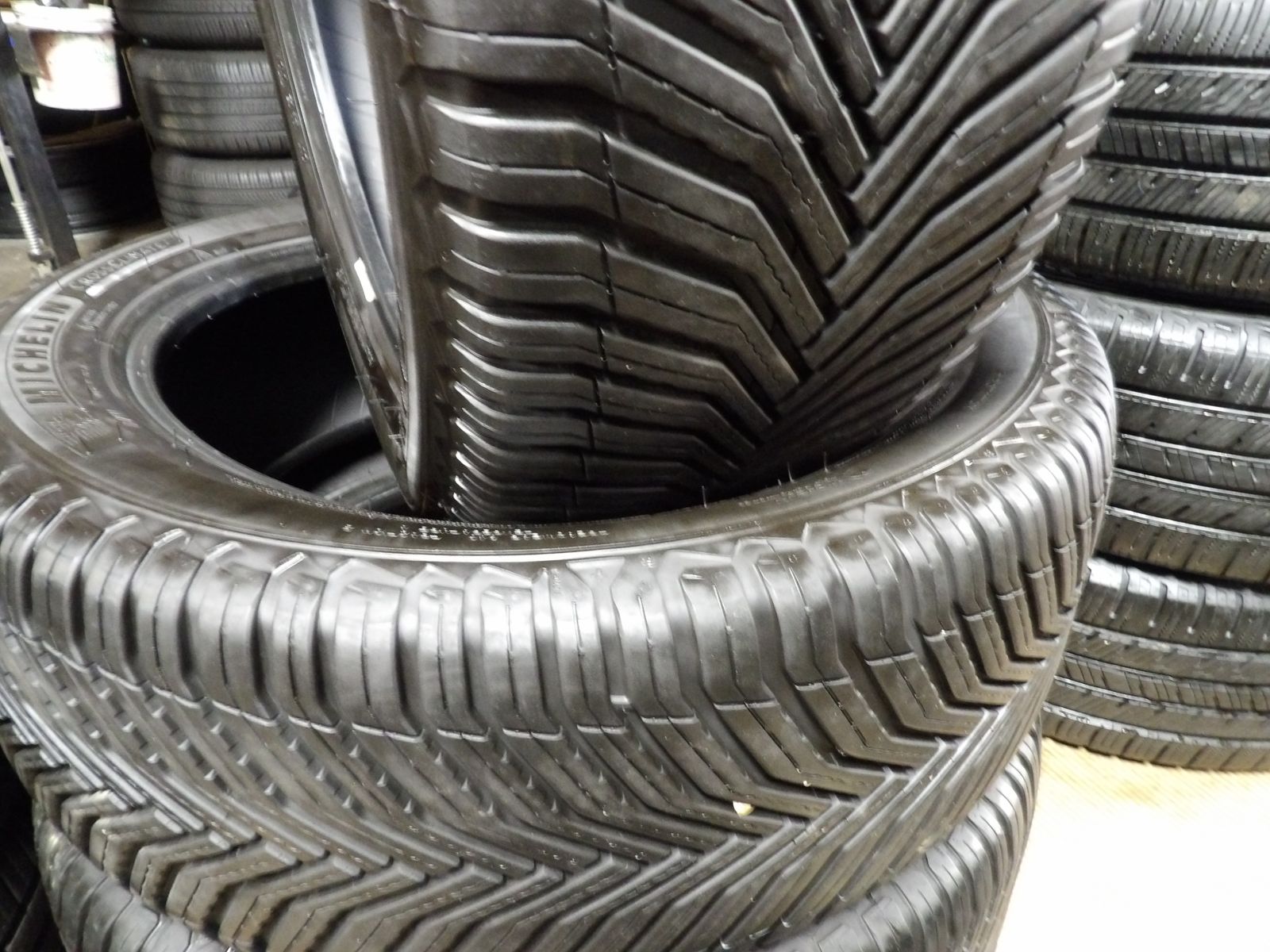 275/45R21 MICHELIN CROSCLIMATE 2 PAIR OF TWO USED TIRES