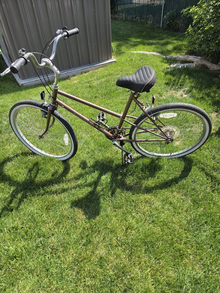Vintage Schwinn Mirada  G1285 Step-Through Cruiser Bicycle -G meaning was built for Schwinn by Giant. Brown
