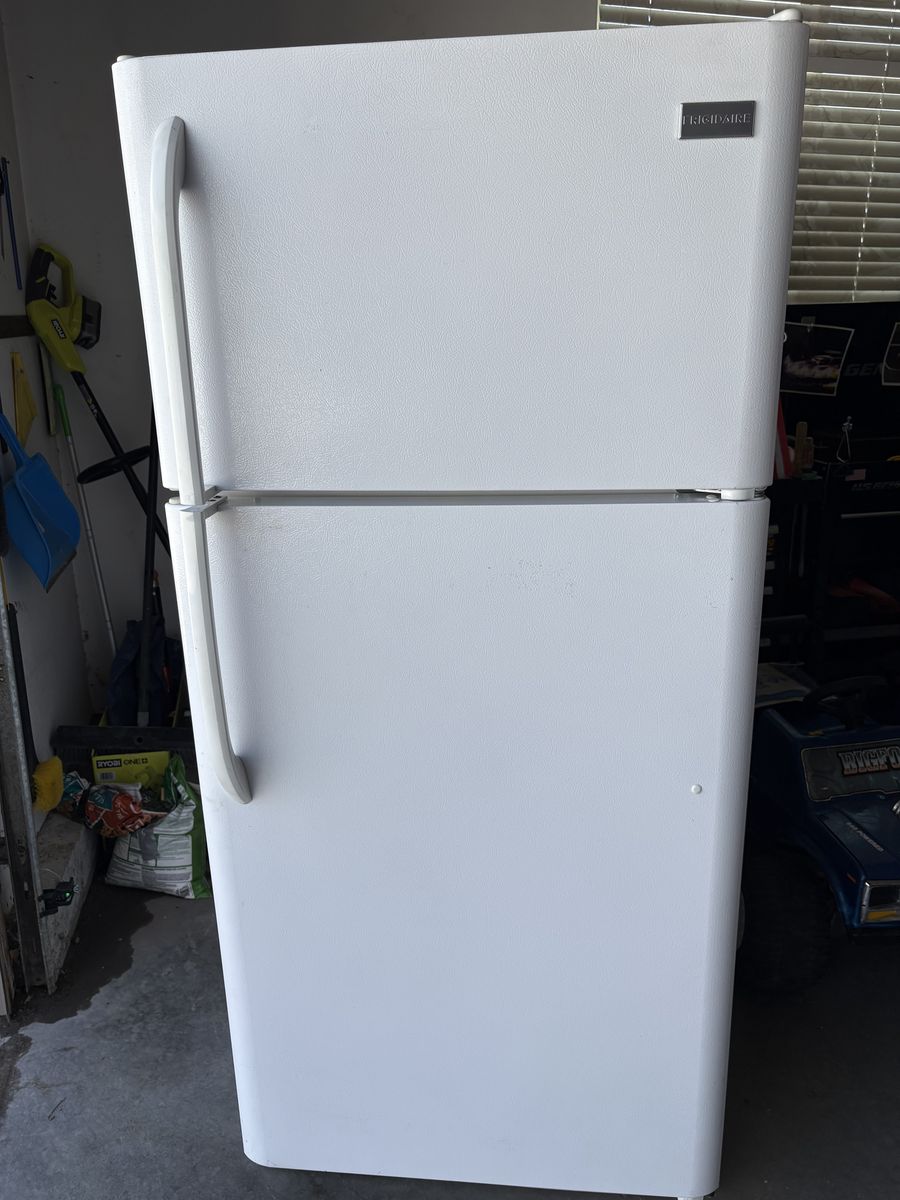 Frigidaire twin door refrigerator