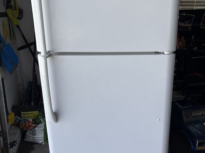 Frigidaire twin door refrigerator