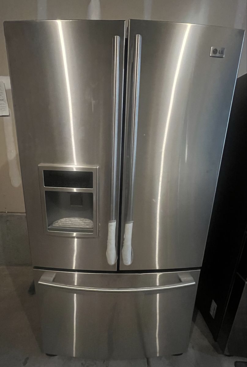 LG Stainless Steel French Door Refrigerator with Bottom Freezer