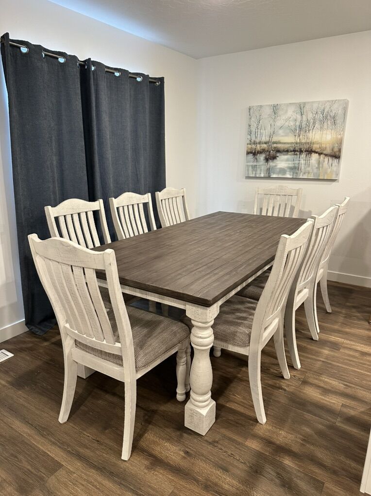 Ashley's Havalance Table w/ 6 Chairs