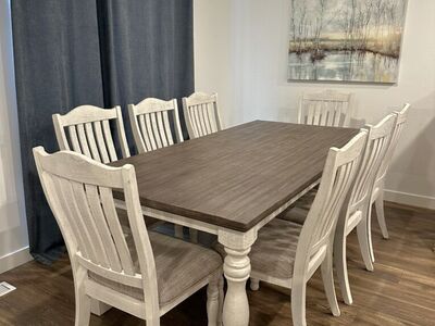 Ashley's Havalance Table w/ 6 Chairs