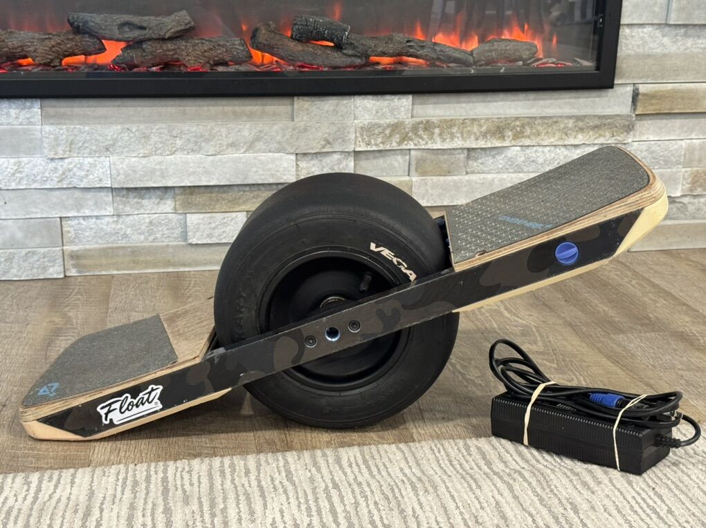 **Onewheel XR, 421 Miles, Railguards, Charger!**