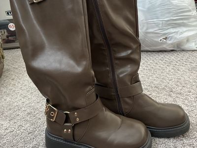 Stylish Brown Platform Boots with Side Zipper - Big Kids' Size 3.5 kids