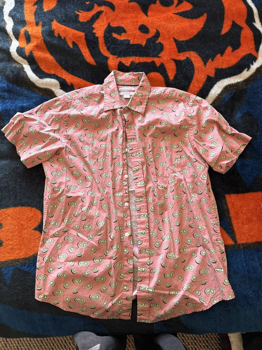 American Eagle Outfitters Men's Pink Kiwi Print Short Sleeve Button-Down Shirt Size S - 100% Cotton