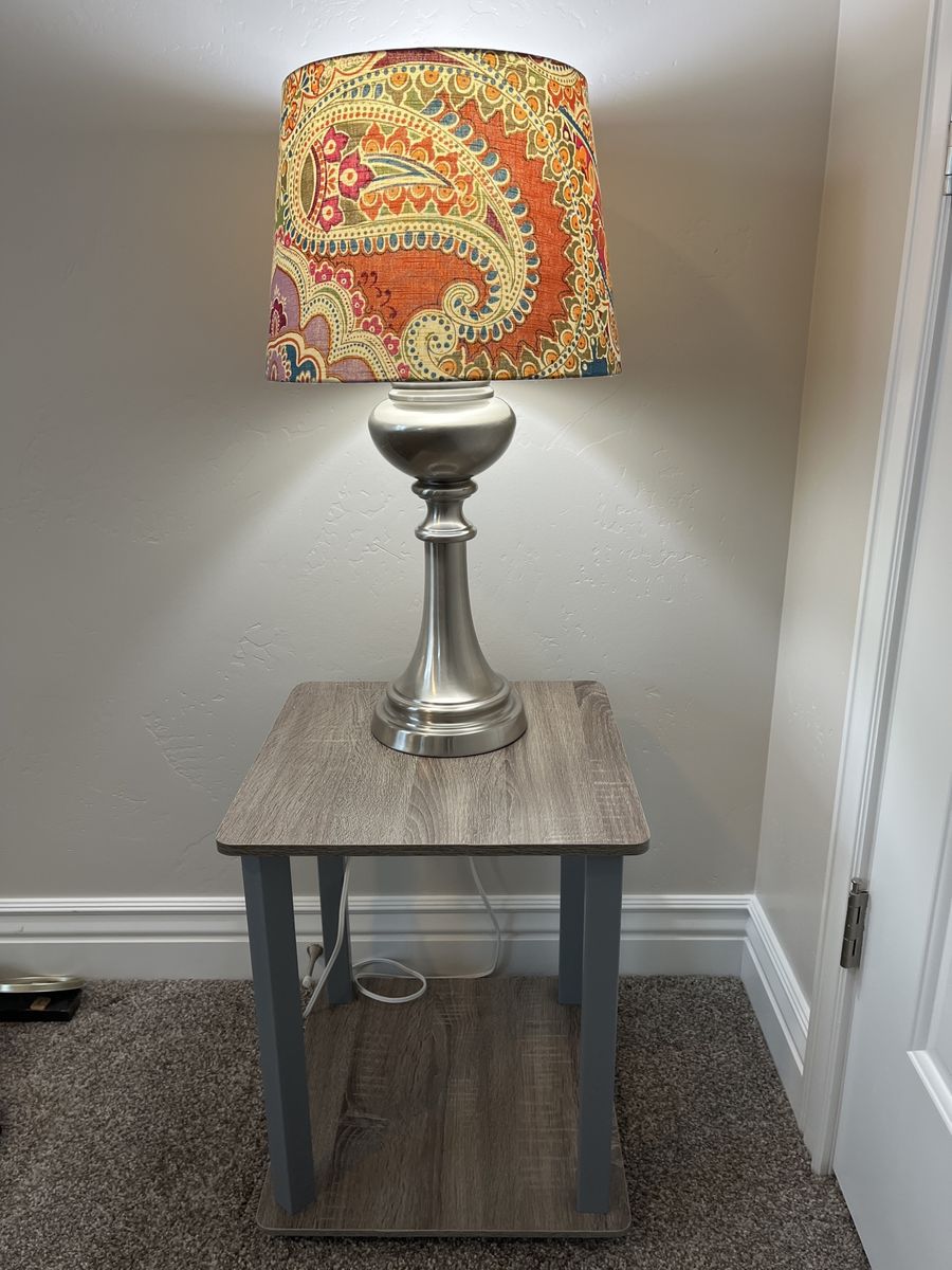 2 side tables and lamps
