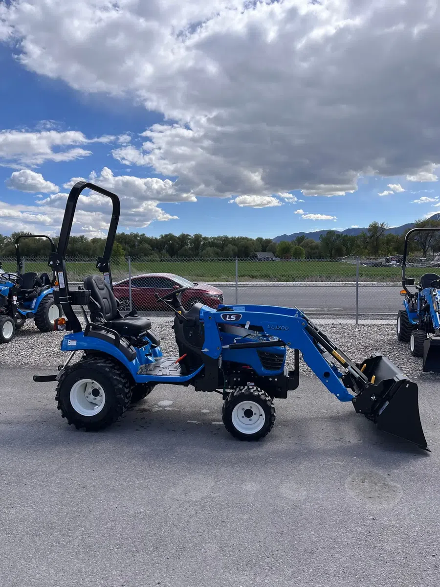 26 LS Tractor MT125