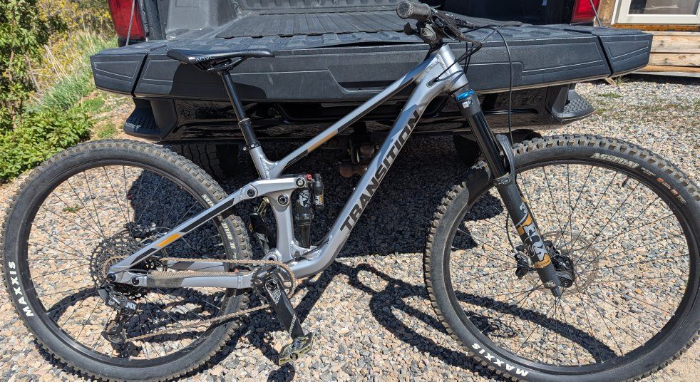 2022 transmission sentenial mountain bike medium